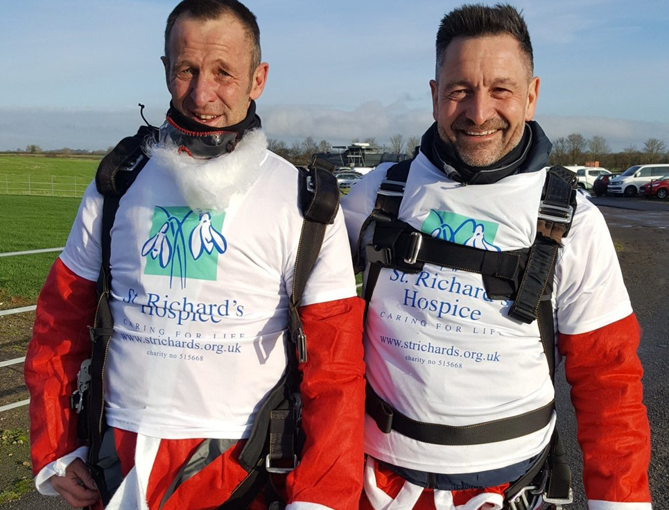 Daredevil Santas take to the skies for hospice